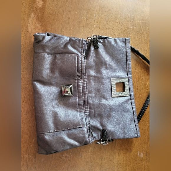 Kenneth Cole Reaction 10" c 5" grey metallic fabric small purse - Picture 5 of 9